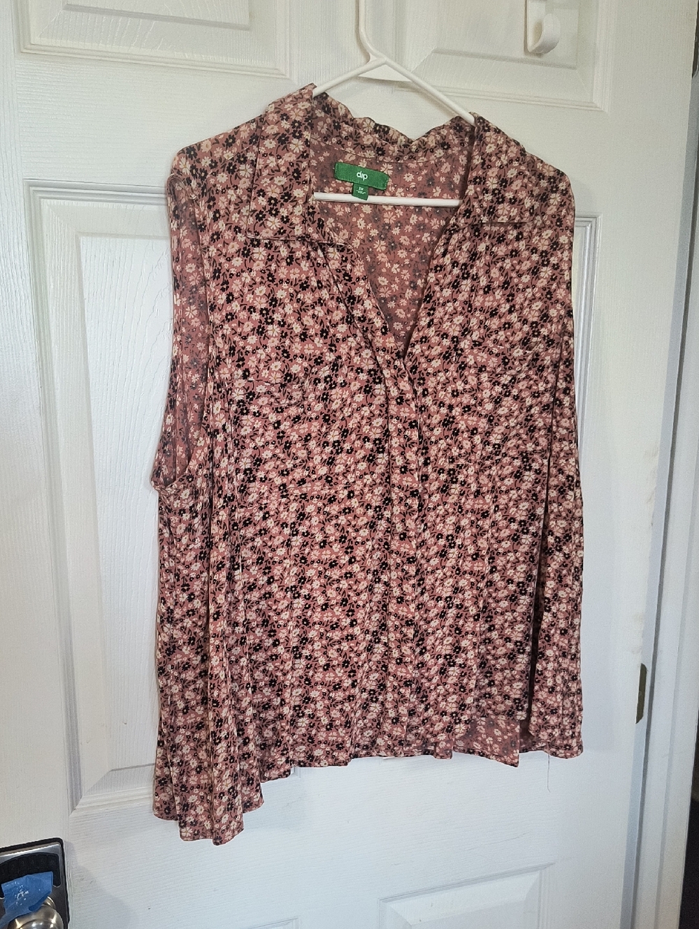 Dip Mauve Pink and Navy Floral V-Neck Button Blouse